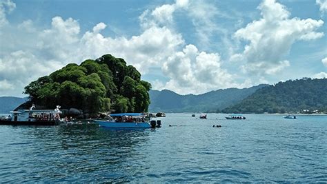 Sempena dengan tahun melawat malaysia 2014, saya akan menyenaraikan info dan tempat pelancongan yang menarik yang ada di setiap negeri di malaysia. Tempat Menarik Di Pulau Tioman