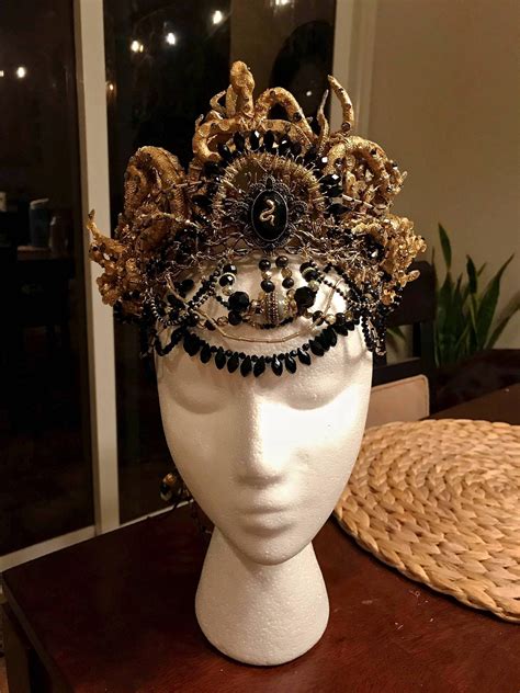 Medusa halloween costume halloween inspiration diy halloween costumes medusa costume madusa costume. Since most Medusa headpieces are too chintzy for my liking I made my own opulent piece (With ...