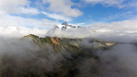 무료 이미지 구름 안개 아침 눈 덮인 산등성이 산 정상 알프스 산맥 고원 지리적 특징 대기 현상 지구의