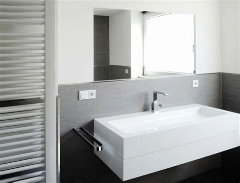 Grau lässt sich im bad so vielfältig einsetzen wie weiß. Konzepte Von Bad Fliesen Grau Weiß von Badezimmer Fliesen ...
