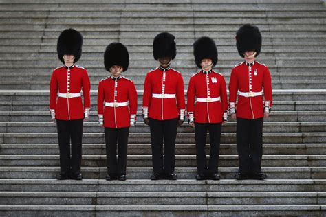 How To Identify The Foot Guards At Buckingham Palace
