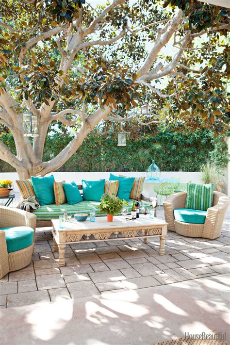 With comfortable chairs and an aesthetic table, your outdoor living area can be instantly transformed. HD Designs Patio Furniture - TheyDesign.net - TheyDesign.net