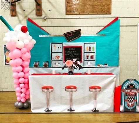 Pin By Stephanie Ruiz On 50s Theme Parties Diner Party 50s Theme