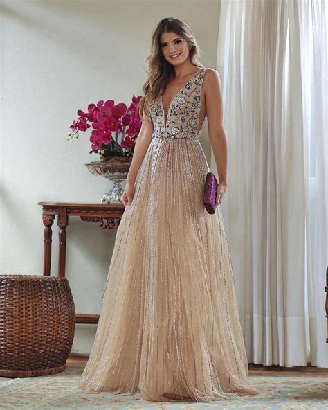 Vestido nude 40 formas de llevar esta elegante y versátil pieza