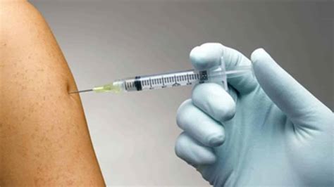 In england, the vaccine is being offered in some hospitals and pharmacies, at local centres run by gps. Reino Unido confirma testes de vacina contra Covid-19 em ...