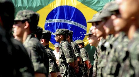 Brasil Gasta R 3554 Milhões Em Um Ano Com Fardas Para Militares