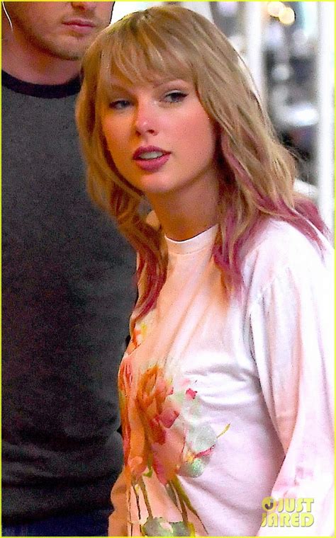 Taylor Swift Steps Out In Nyc As April 26th Draws Closer Photo