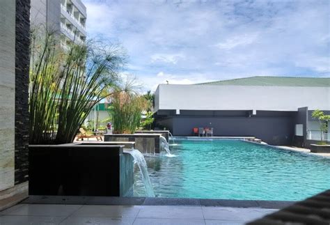 Selain jacuzzi pribadi, beberapa kamar dilengkapi dengan dapur dan area tempat duduk yang terpisah dari kamar tidur. Rekomendasi 4 Hotel Dengan Kolam Renang Di Makassar