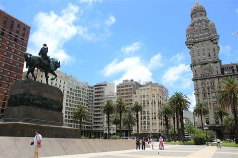 Montevideo é A Capital Do Uruguai E é Uma Cidade Que Está Ficando Cada