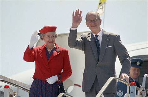 Circa tre settimane fa il marito della regina elisabetta aveva lasciato l'ospedale nel quale era stato ricoverato per circa un mese a causa di. Regina Elisabetta e il Principe Filippo foto: l'amore non ...
