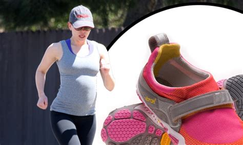 The Scarlett Shoes Johansson Jogs Into The Barefoot Running Craze Daily Mail Online