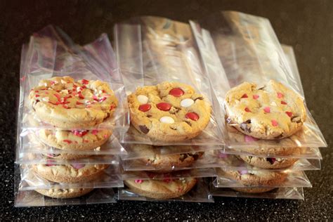 biscuit packaging ideas | valentine cookie packaging | Cookie packaging, Bake sale packaging