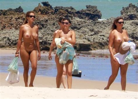 Nudismo Brazil Lindas Amigas Peladas Em Tambaba