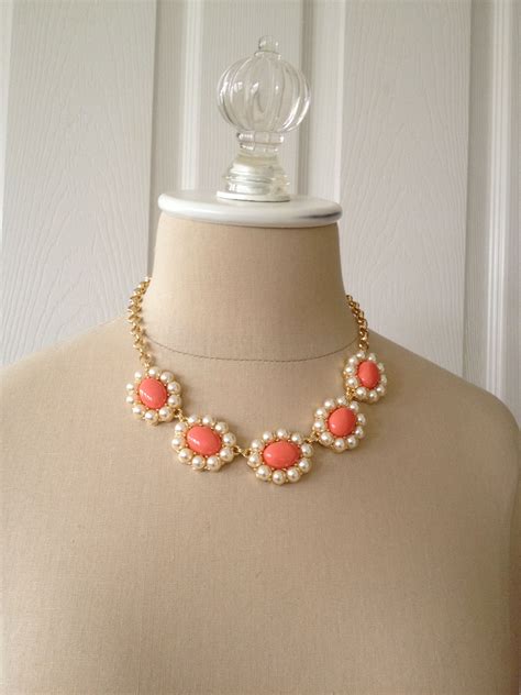 Banana republic has put together a style guide to give you a few ideas when shopping to make things much easier. Banana Republic cabochon bloom necklace | Necklace, Purses ...