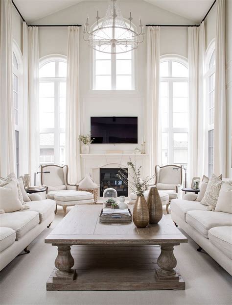 Elegant Transitional Style Formal Living Room Décor With Holly Hunt