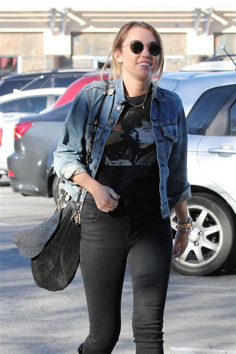 Miley Cyrus Running Erands In Studio City 4th January Miley Cyrus
