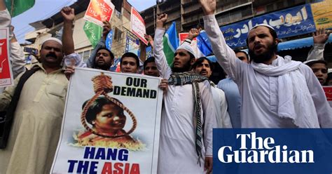 Pakistan Works To Stop Asia Bibi Leaving After Blasphemy Protests World News The Guardian