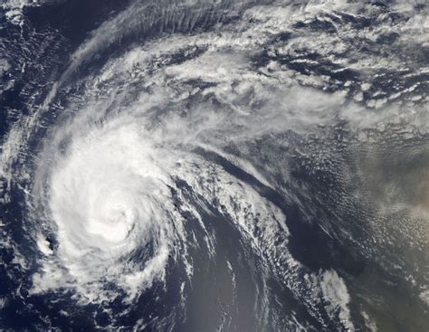 Badai Irene Terlihat Begitu Indah Saat Dilihat Dari Luar Angkasa