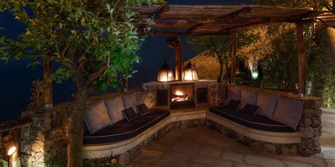 Here, chef christoph bob showcases the amazing quality of seafood, meats, and produce from the surrounding area while paying homage to the monastic history. Monastero Santa Rosa Hotel & Spa in Amalfi, Italy