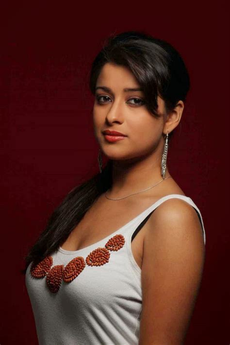 Tollywood Actress Madhurima Hot Cleavages Show Pics Cine Gallery