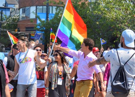 Vancouver Gay Pride March With Pm Justin Trudeau What Boundaries Live Your Dream