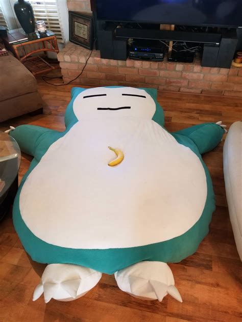 Your cat will, literally, go bananas over this bed. My 6 foot tall Snorlax bed. (Banana for scale.) ift.tt ...