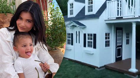 Kylie Jenners Daughter Stormi Ted Huge Life Size Playhouse For Christmas Capital Xtra