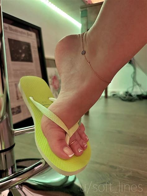 Do You Like My Feet In These New Flip Flops 💚 Rfemaleflipflops