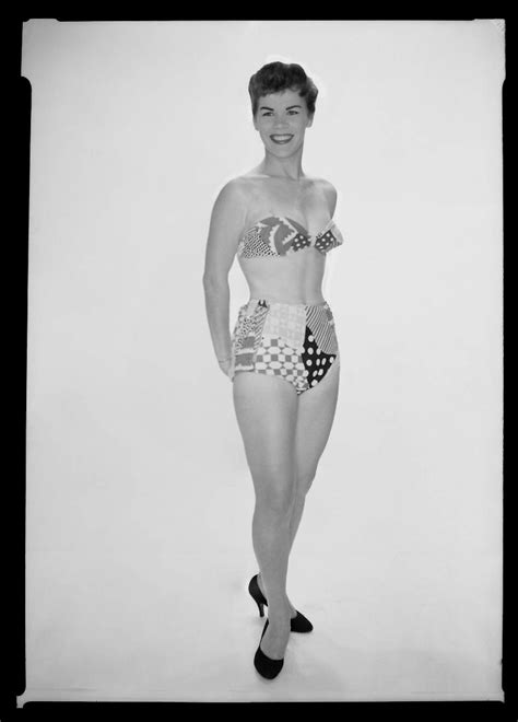 Fascinating Vintage Studio Photos Of Women In Their Super Sexy S Swimsuits Vintage Everyday