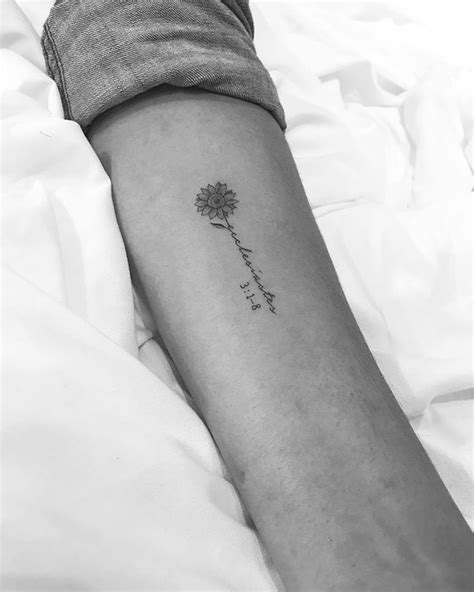 Https://tommynaija.com/tattoo/flower And Date Design Tattoo Wrist