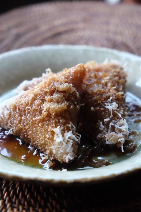 Glutinous rice (oryza sativa var. Kuih lopes, a traditional Malay dessert - Glutinous rice ...