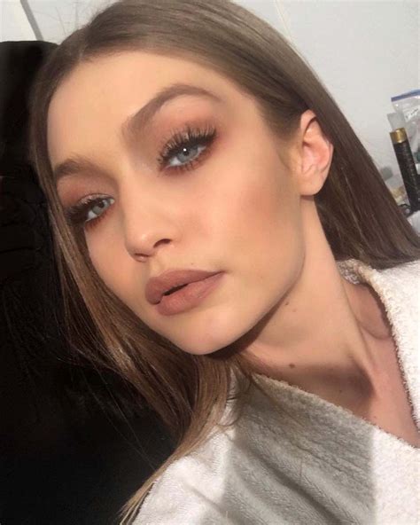 Gigi Hadid Shares Her Genius Trick For Applying Lipstick Makeup Tips
