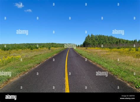 Highway With One Line Of Solid Yellow Road Marking Stock Photo Alamy