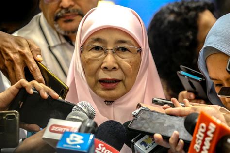 Some people might find opinions expressed toward the end of the interview offensive. BREAKING: Wan Azizah May Be Malaysia's First Female Prime ...