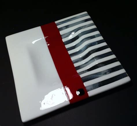 Red And White Plate Fused Glass Design Lone Meldgaard Fused Glass Plates Fused Glass Art