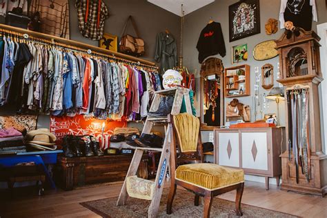 16 Ide Spesial Vintage Clothes Shop