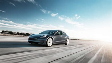 Più autonomia per Tesla Model 3 a 580 km Model S a 652 km e Model X a