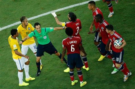 El partido entre brasil y colombia estuvo marcado por la polémica, debido a una acción en la que participó involuntariamente el árbitro néstor pitana en el choque por la fecha 4 del torneo. Brasil vs Colombia: resumen, goles y resultado - MARCA.com