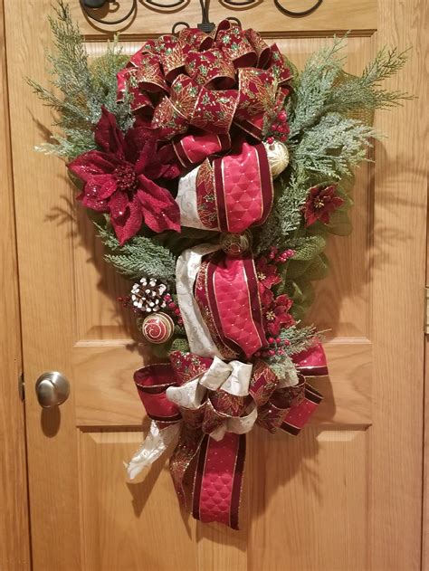 Using the fabulous UITC - Unique In The Creek Triangle Wreath Board! #