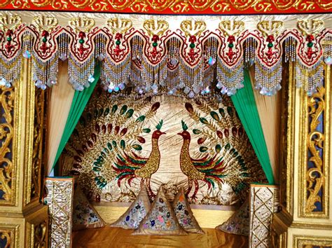 Pusat produksi sarung ini adalah di kota sengkang, kabupaten wajo, sulawesi selatan. Traditional Bugis Wedding - R O B I L L I A M