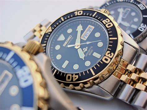 Dive watches are made for underwater divers, usually scuba divers (sometimes saturation dives). SOLD FS: SEIKO Kinetic Diver SPORTS 200 5M43-0A40 Gold Two Tone - Seiko & Citizen Watch Forum ...