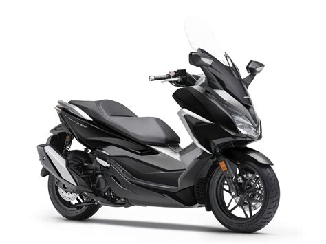 Les appellations des scooters honda, c'est comme chez mercedes et bmw : Forza 350 - Motorauma.fi