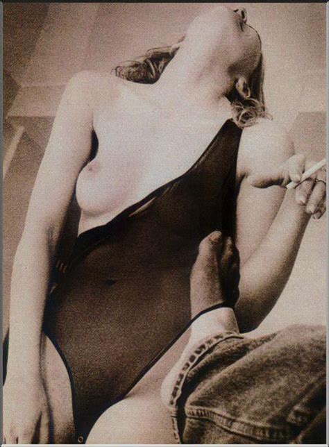 Famosa Actriz Sharon Stone Muestra Caliente Tetas Desnudas Fotos Porno