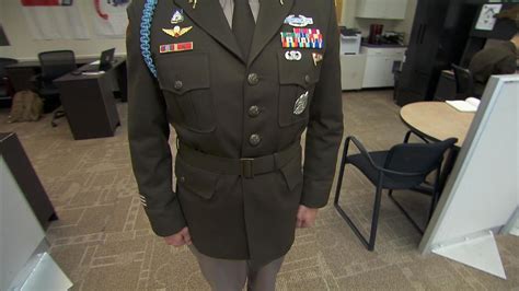 The Army S New Uniforms Are A Nod To The Greatest Generation Cbs News