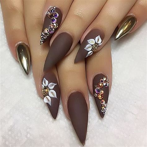 A slimy yet nice gel texture covered with bright and cheery glitter bits at the border to give your nails a little dressing metallic anything can never go out of fashion. Awesome matte brown gel nails