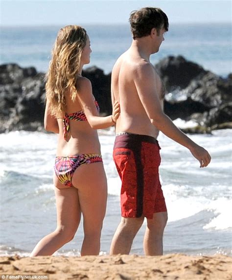 Olivia Wilde Shows Incredible Post Baby Body In Hawaii With Jason Sudeikis Daily Mail Online