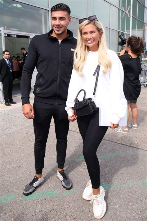 Love Islands Molly Mae And Tommy Are Finally Reunited As Pair Are