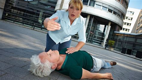 How To Treat Someone Having A Stroke First Aid Training Youtube