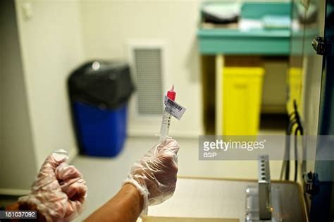 injection ivf photos and premium high res pictures getty images