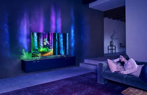 De Nieuwe Televisies Van Philips Projecteren Het Scherm Op De Muur